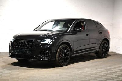 L'Audi CAV de 2021 est garée dans un garage
