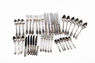 Ménagère en argent 800e à décor Rocaille de rinceaux compren… - Photo 1