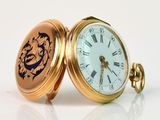 une montre de poche en or ornée d'un lion