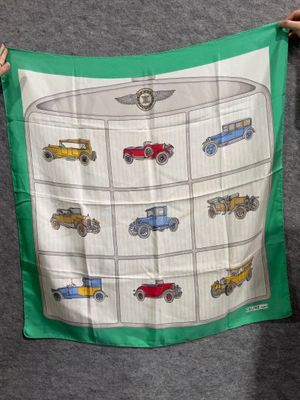 CELINE un foulard Joint Foulard Pierre BALMAIN