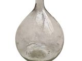 une bouteille en verre transparent contenant un peu d'eau