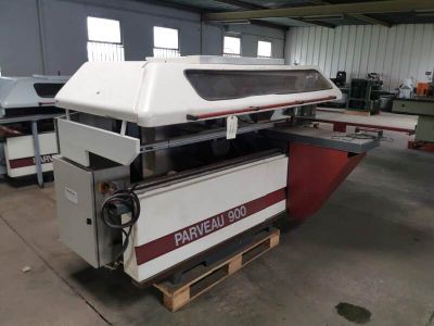 an image of a large machine that is sitting in a warehouse