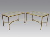 paire de tables d'appoint en laiton et en verre