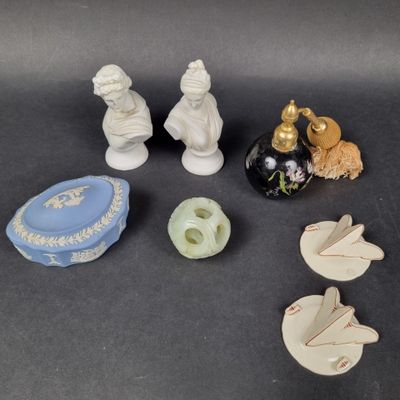 a lot of small figurines that are on a table