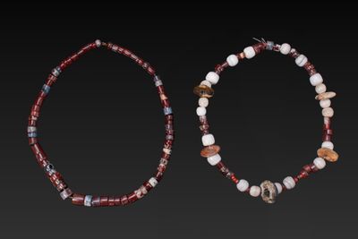 Paire DE Colliers EN Pierre D'Asie Occidentale