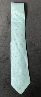 HERMES, Paris - Cravate en soie bleue avec monogramme H