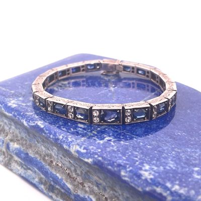 Bracelet ligne en argent (800e), ornée d’une chute de saphir…