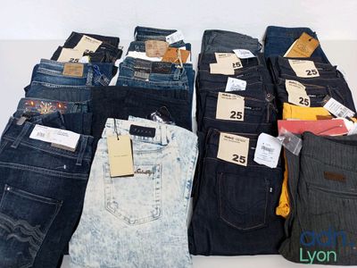 a lot of jeans that are sitting on a table
