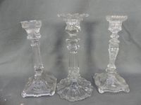 3 flambeaux en verre.