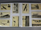 un livre dont les pages contiennent des images d'avions