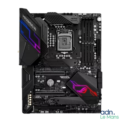 la carte mère ASUS Maximus Gaming, à laquelle est connectée une autre carte mère
