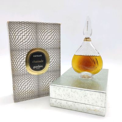 GUERLAIN. Extrait de parfum "Chamade", flacon en verre modèl…
