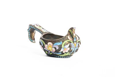 Petit kovsh en argent dans le goût de FABERGE à décor d'émai…