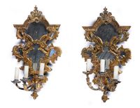 Paire de plaques à fond de miroir en bois sculpté, mouluré e…