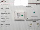un certificat sur lequel figure l'image d'une pierre verte