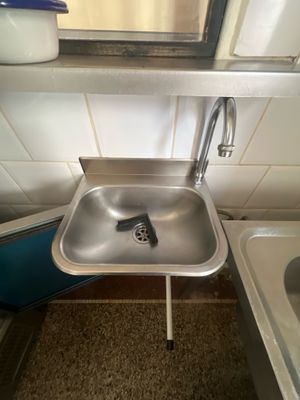 lave main en inox a commande genou - Photo 1