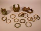 many different rings and rings that are on the table