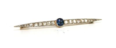un gros plan sur une broche en forme de losange bleue et blanche