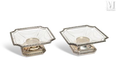 paire de bougeoirs plaqués argent avec des inserts en verre