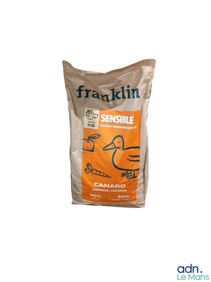 un sac de nourriture posé sur une table