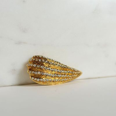 GIANFRANCO FERRÉ broche en forme de moule, métal doré et str…