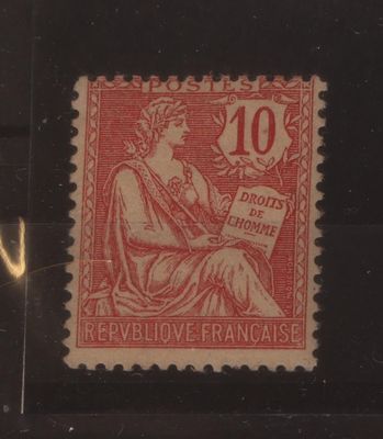 un vieux timbre sur lequel figure l'image d'une femme assise