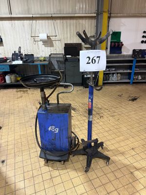 une machine bleue qui se trouve dans un garage