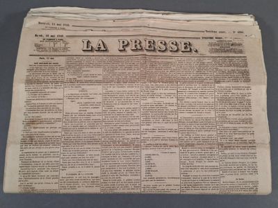 un vieux journal sur lequel est inscrit le mot « La Presse »
