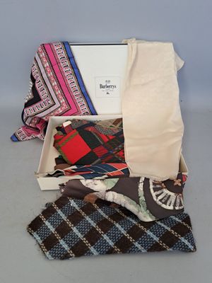 Lot d'environ 10 cravates en soie ou lainage, essentiellemen…