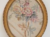une photo représentant un bouquet de fleurs dans un cadre doré