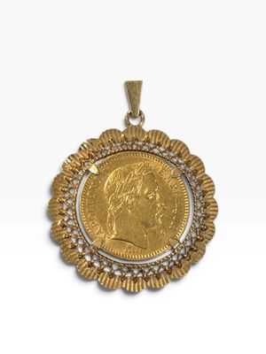 l'image d'une pièce d'or ornée d'une couronne