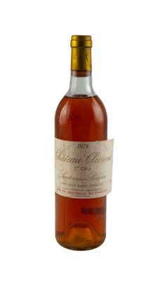 gros plan d'une bouteille de vin sur fond blanc