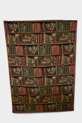 une photo d'une bibliothèque remplie de livres