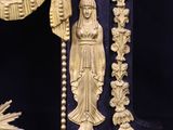 a lot of decorative items that are on display