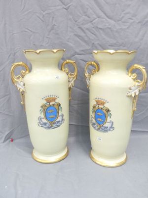 two vases that are sitting next to each other on a table