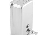 distributeur de savon en acier inoxydable sur fond blanc