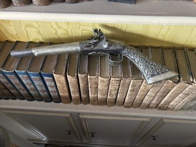 Grand pistolet à silex en bois et métal