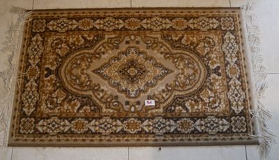 un tapis posé à même le sol