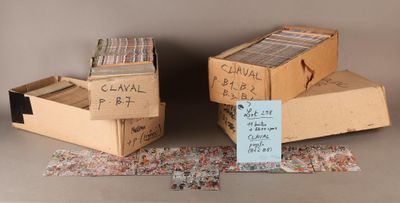 Plusieurs boîtes de CD sont empilées les unes sur les autres sur une table