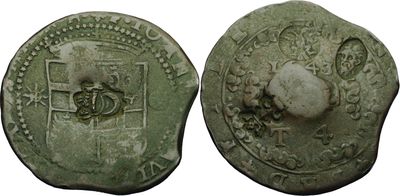 une vieille pièce de monnaie sur laquelle figure un crâne au recto et un crâne au verso