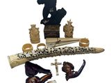 une photo montrant un ensemble d'objets, parmi lesquels un ours, une pipe, un chapeau et d'autres objets