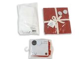 un assortiment d'articles rouges et blancs sur fond blanc