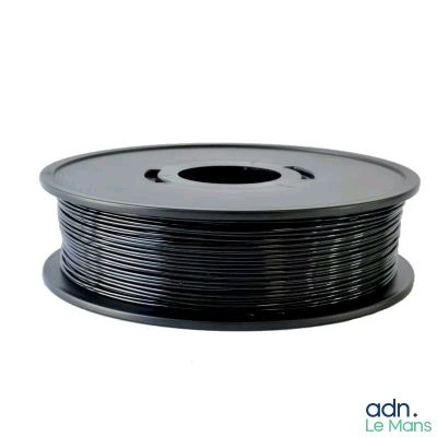 une bobine de filament PLA noir sur fond blanc