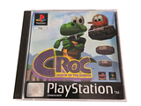un boîtier de CD sur lequel figure une grenouille en train de jouer à un jeu vidéo