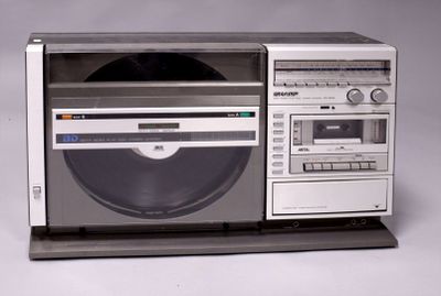 a radio that is sitting on top of a table