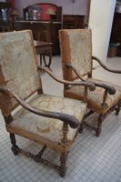 VENTE VOL : Paire de fauteuils à bras, style Louis XIV, piét… (photo 3)