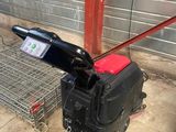 une petite machine posée sur le sol