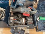 de nombreux outils rangés dans une mallette