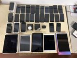 a lot of cell phones that are sitting on a table