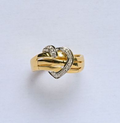 Bague en or 18K (750/oo) de 2 tons, la partie centrale ajour…